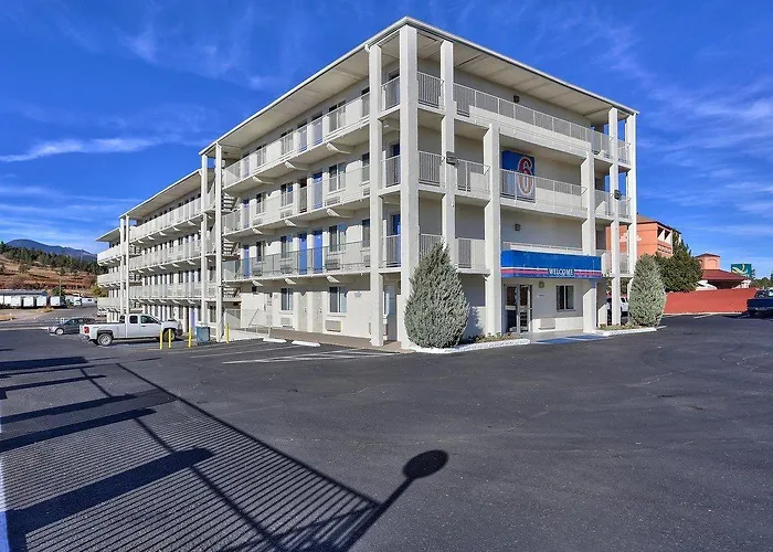 I-40 East Lucky Lane Hotel 2*