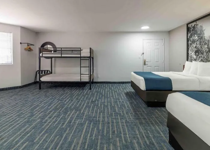 I-40 East Lucky Lane Hotel 2*