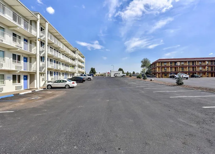 Hotel I-40 East Lucky Lane 2*