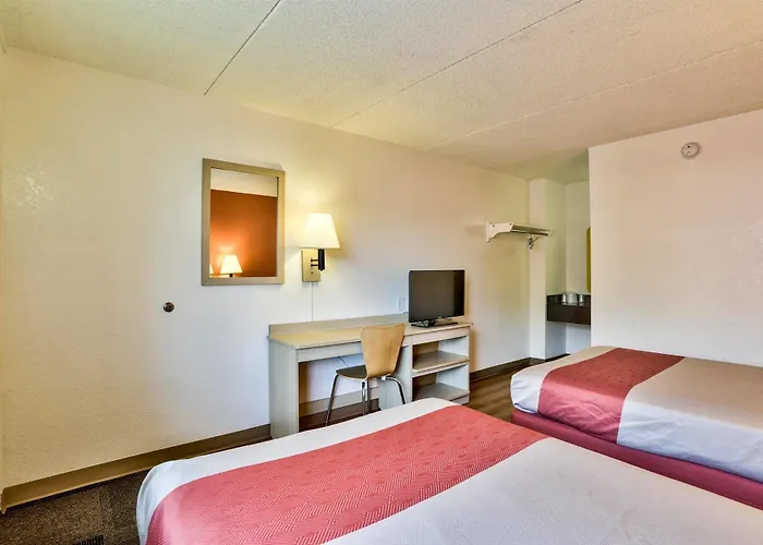 I-40 East Lucky Lane Hotel Flagstaff