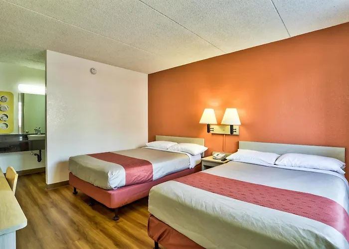 Hotel I-40 East Lucky Lane 2*
