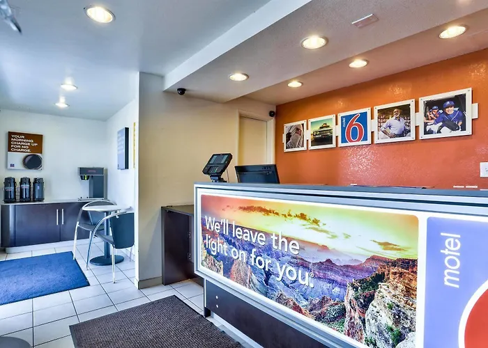 I-40 East Lucky Lane Hotel Flagstaff