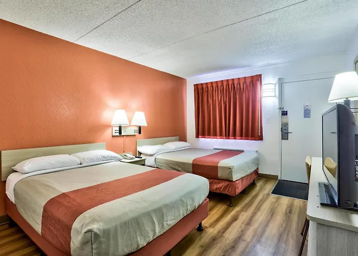 Hotel I-40 East Lucky Lane 2*